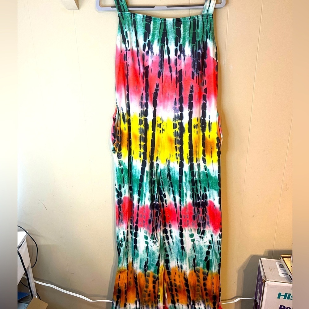 Women vibrant Colorful Jumpsuit. Size XL. Reminds you of the Jungle.